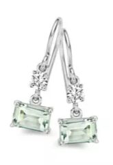 Naiomy oorringen met pastel groen steentje 