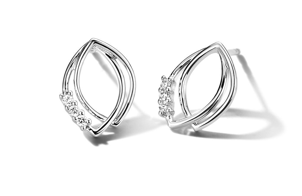 Y1532 You and Me oorringen witgoud  18ct Briljant