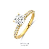 AR9008A
Ring YG solitaire 4 griffen round (brilliant) cut 1ct + 0.24ct LGD with certificate