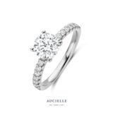 AR9009U
Ring WG solitaire 4 griffen round (brilliant) cut 1.25ct + 0.29cs LGD with certificate