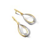 Y2377 oorslinger wit & geelgoud 18ct briljant 0.06ct