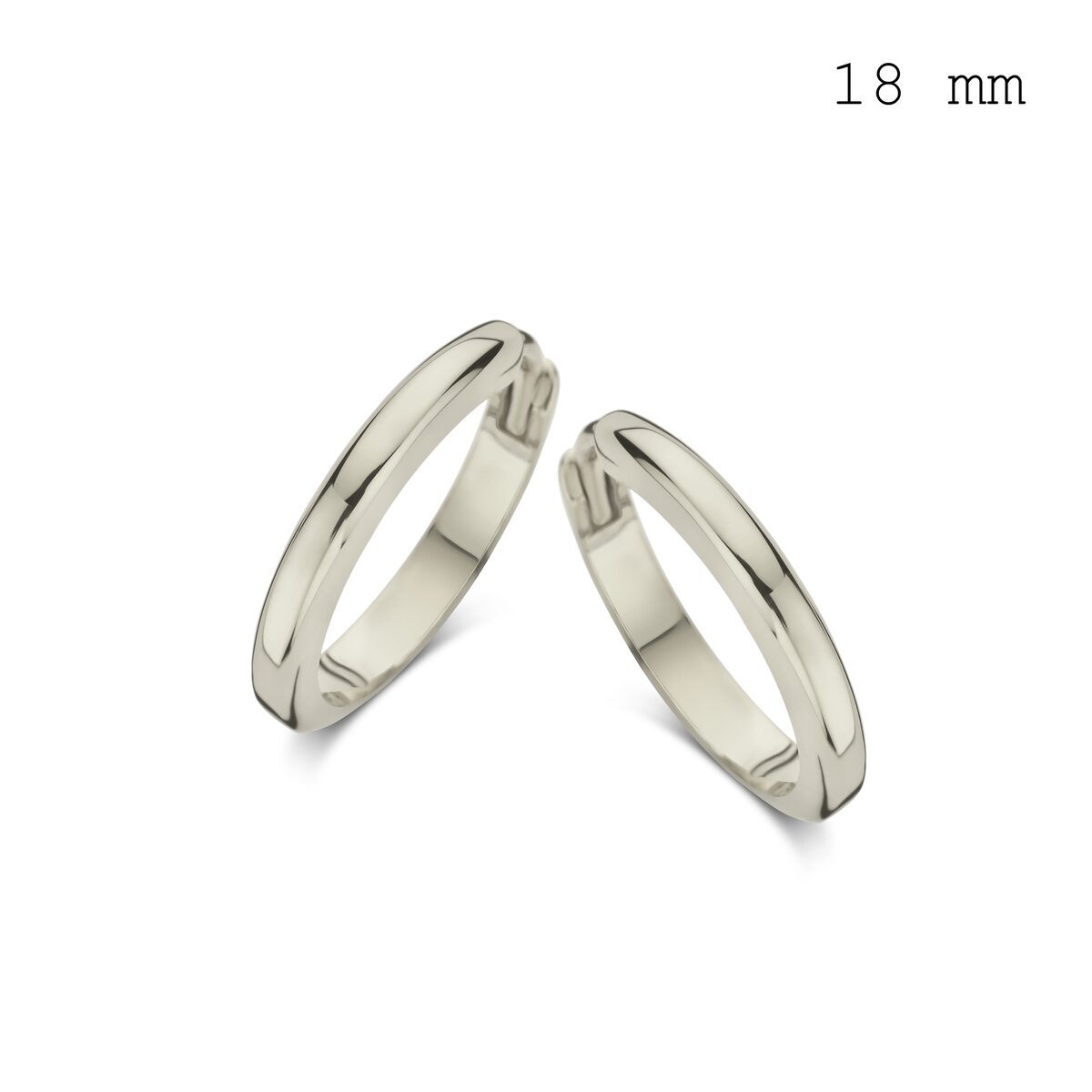 N3W69 
Zilveren creolen 18mm Naiomy
